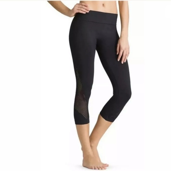 ATHLETA Women’s Flint Gray Breakthrough Laser Cut Capri Leggings Cut Out Size XS - Picture 1 of 4